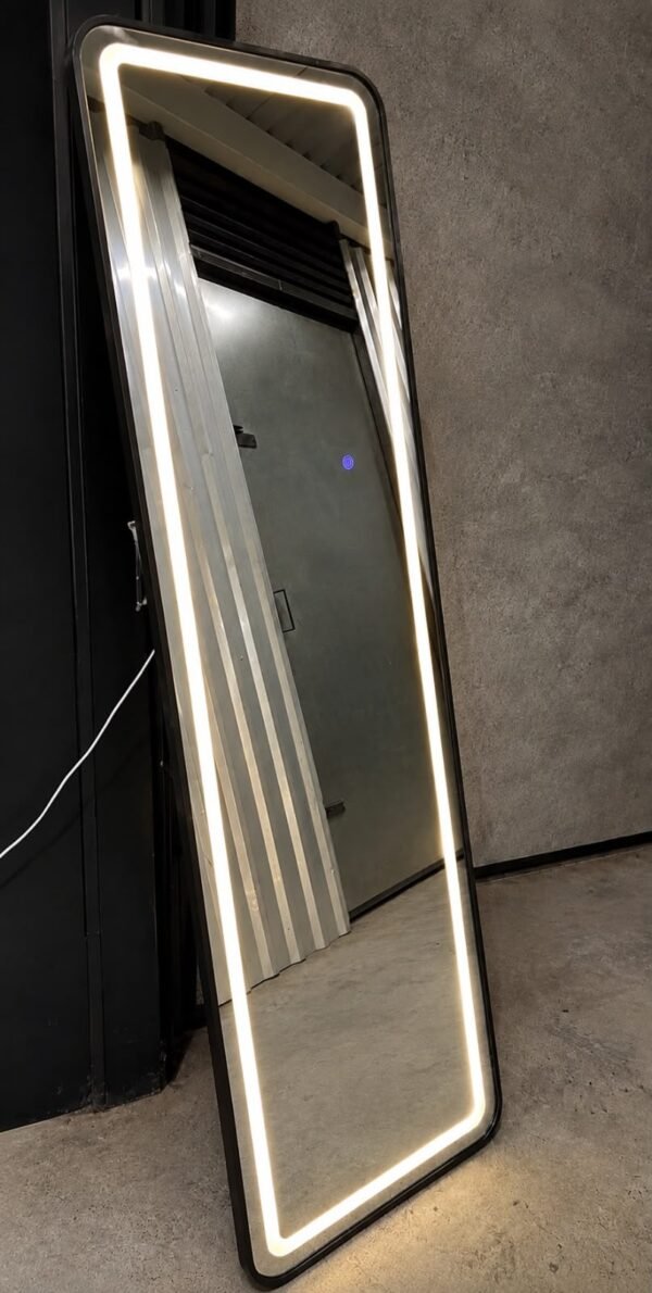 ESPEJO LED CUADRADO 1.60 CM X 50 CM